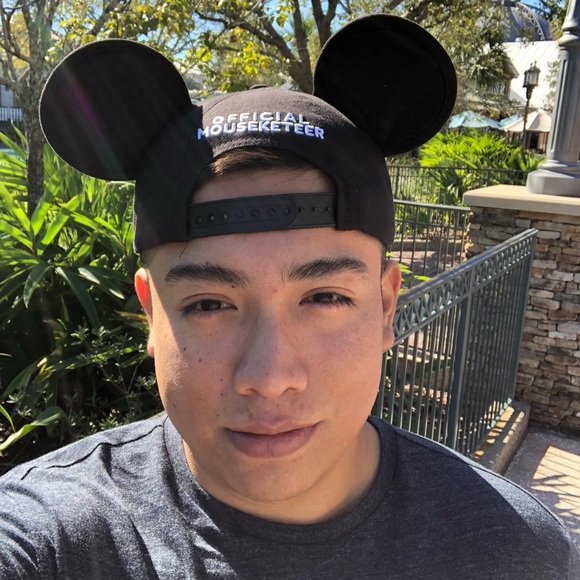 Meet your Posher, Moises - Picture 2 of 3